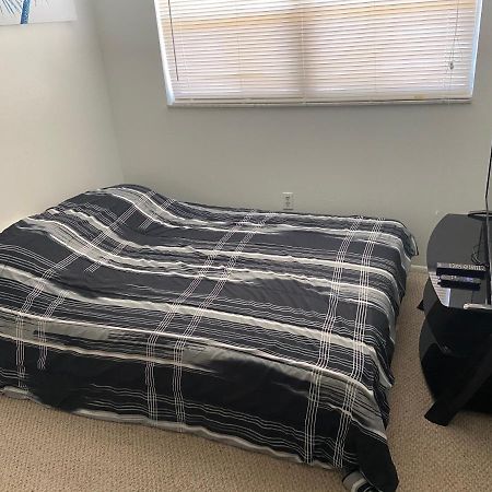 Private Room In A 2 Bedroom 1 Bathroom Shared With Host, On The Beach, Surrounded By Resorts, Only 2 People Max St. Pete Beach Bagian luar foto