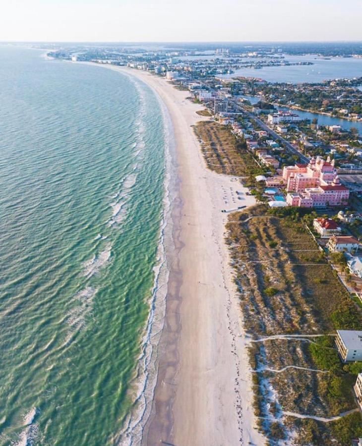 Private Room In A 2 Bedroom 1 Bathroom Shared With Host, On The Beach, Surrounded By Resorts, Only 2 People Max St. Pete Beach Bagian luar foto
