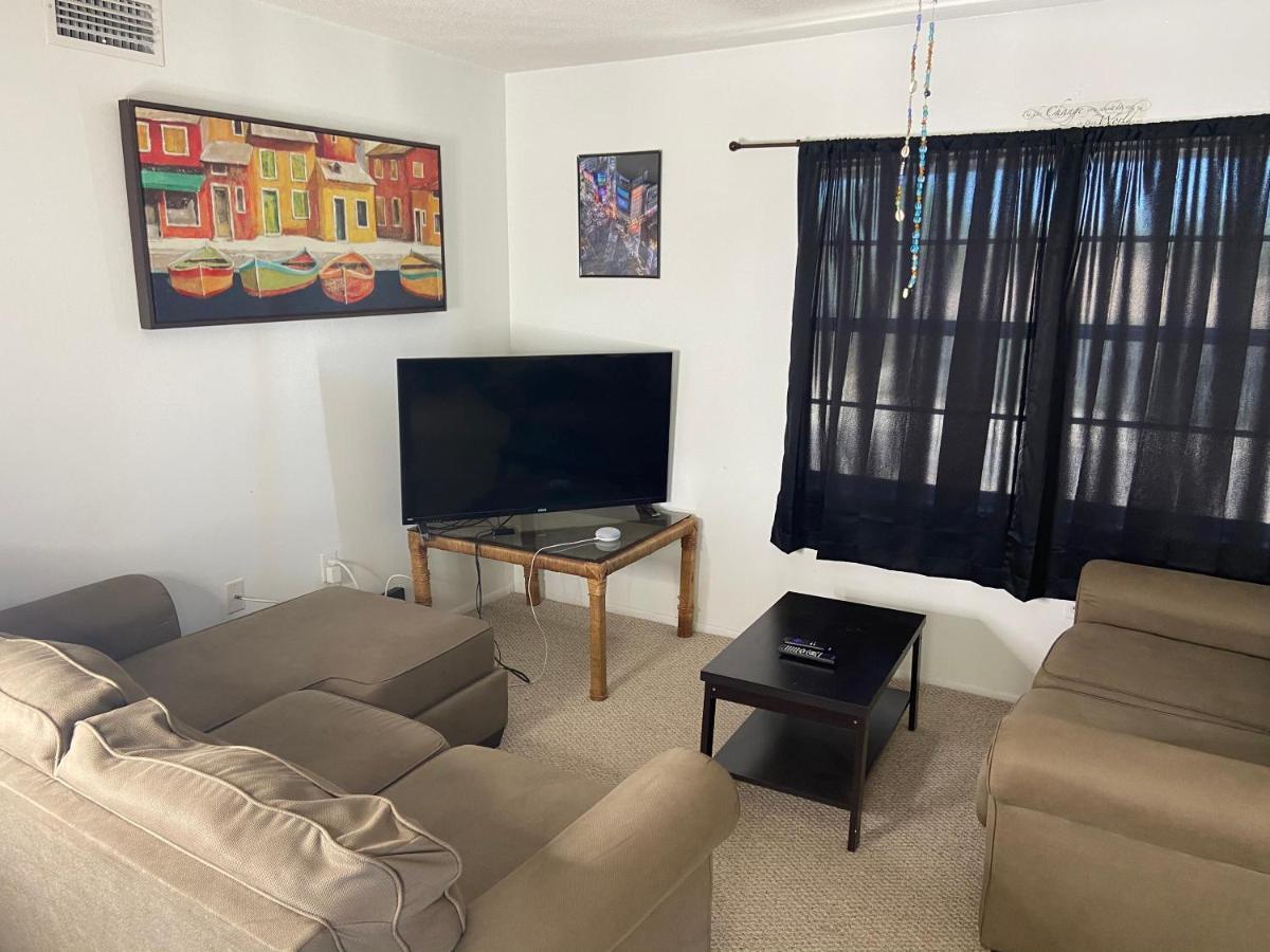 Private Room In A 2 Bedroom 1 Bathroom Shared With Host, On The Beach, Surrounded By Resorts, Only 2 People Max St. Pete Beach Bagian luar foto