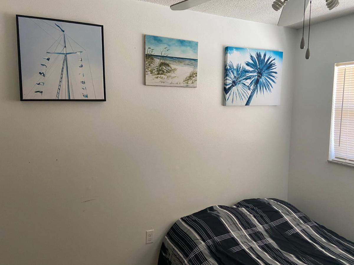 Private Room In A 2 Bedroom 1 Bathroom Shared With Host, On The Beach, Surrounded By Resorts, Only 2 People Max St. Pete Beach Bagian luar foto