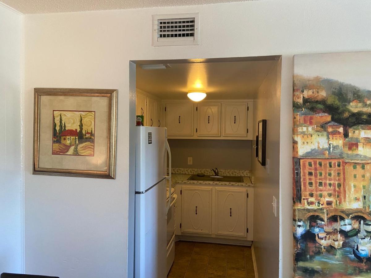 Private Room In A 2 Bedroom 1 Bathroom Shared With Host, On The Beach, Surrounded By Resorts, Only 2 People Max St. Pete Beach Bagian luar foto