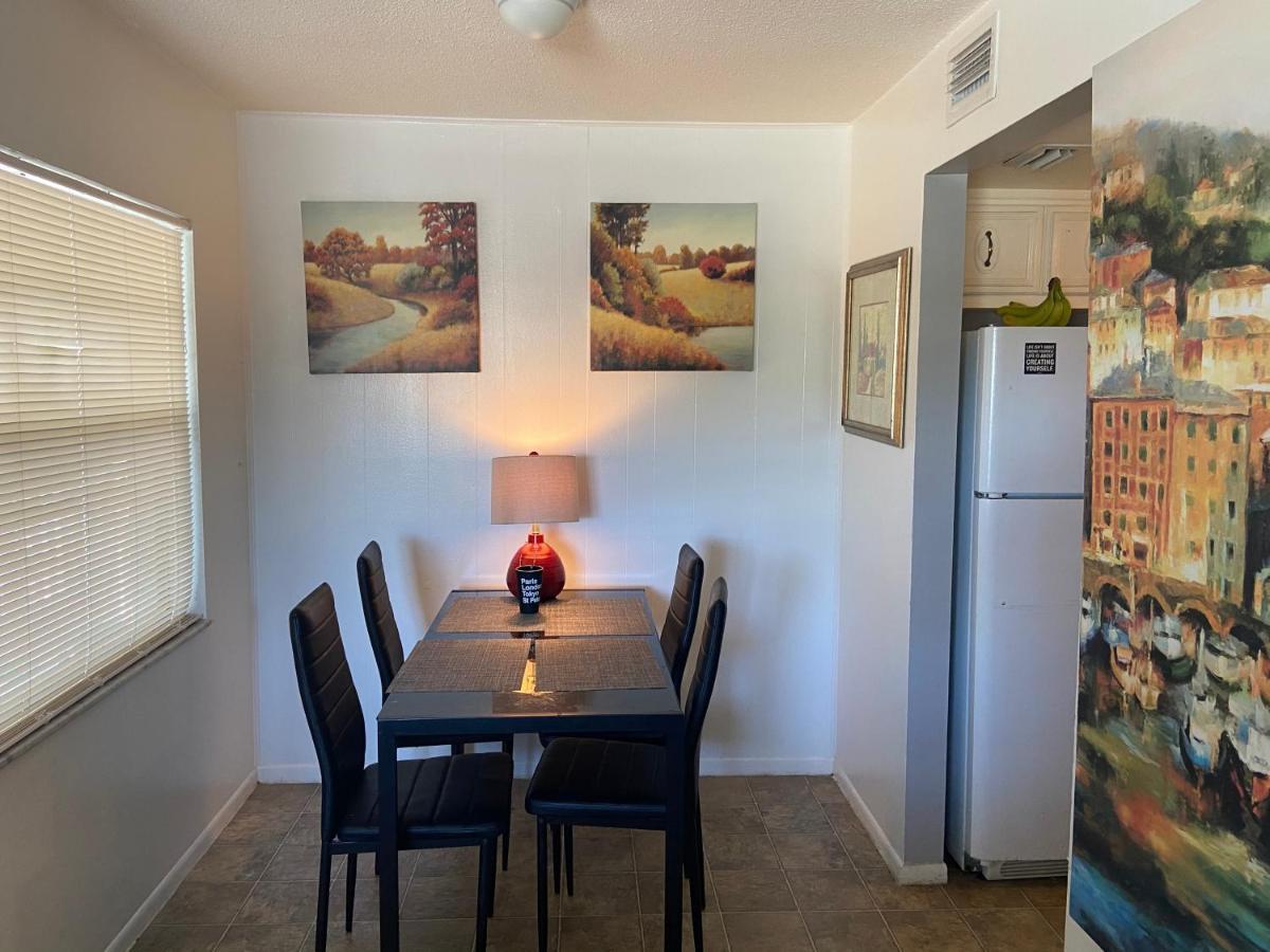 Private Room In A 2 Bedroom 1 Bathroom Shared With Host, On The Beach, Surrounded By Resorts, Only 2 People Max St. Pete Beach Bagian luar foto